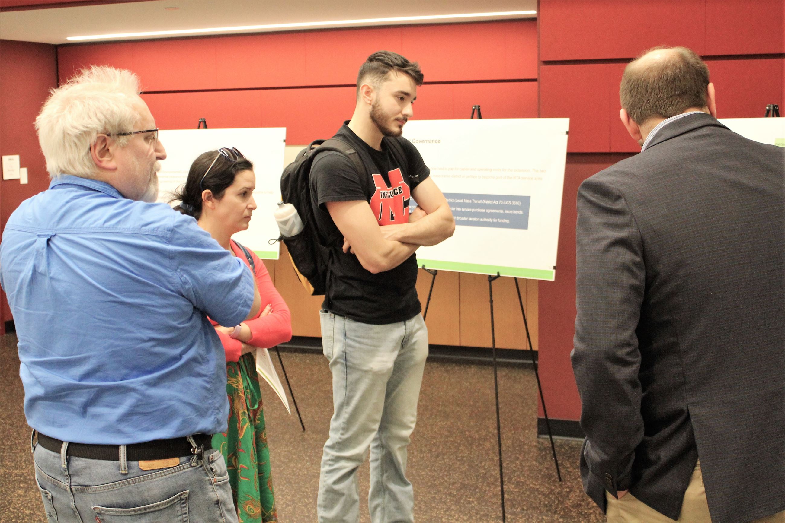 Matt Orenchuk of Sam Schwartz Consulting talks with community members about the study's findings.