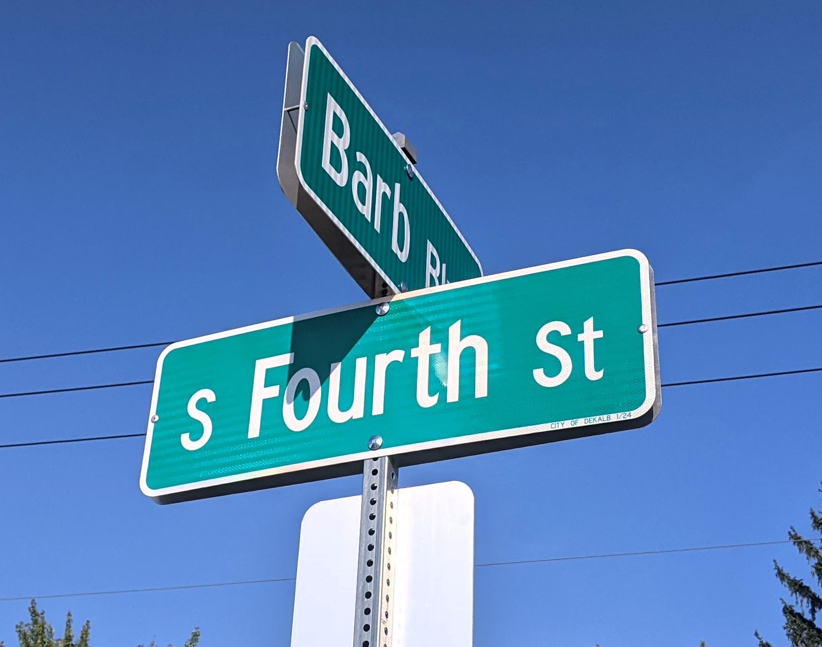 A street sign for South Fourth Street.